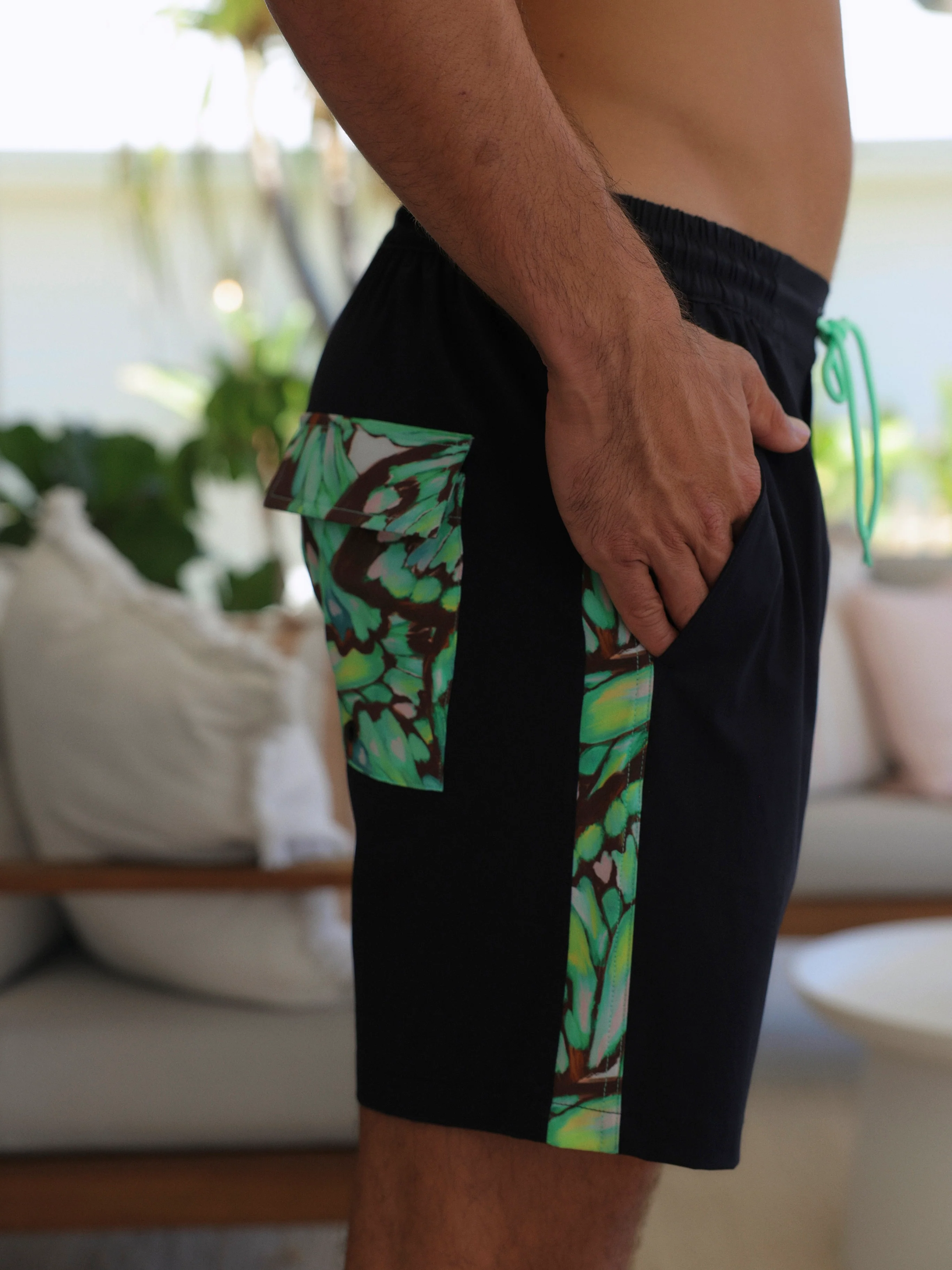 KISS & TELL MEN'S SHORT - Image 3